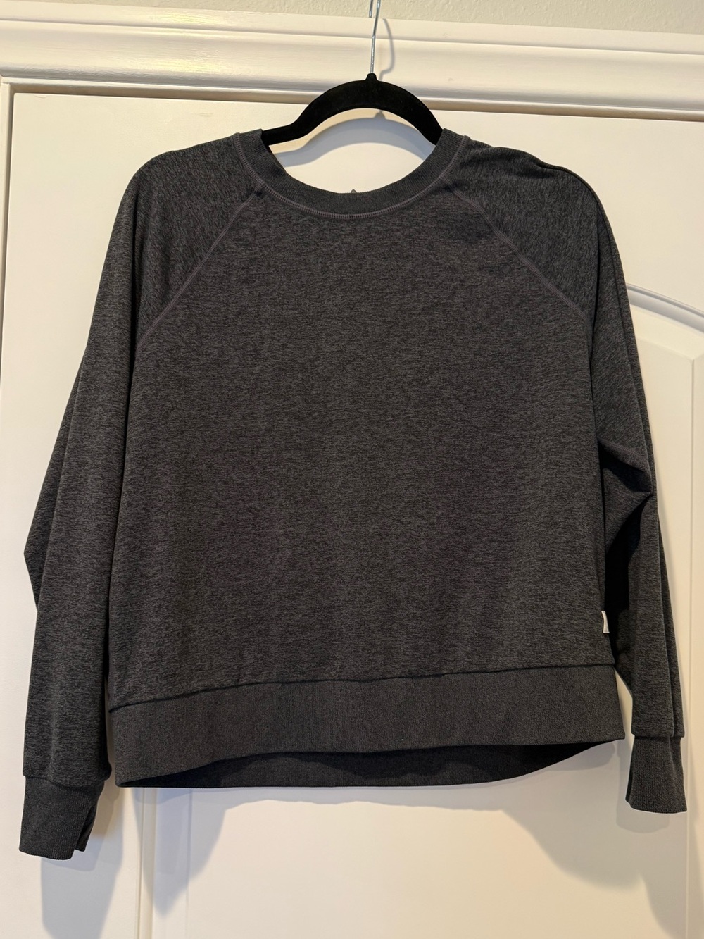 Vuori Women’s Halo Crewneck sweatshirt size M charcoal gray